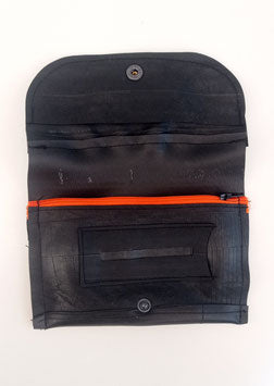 "Button" tobacco pouch